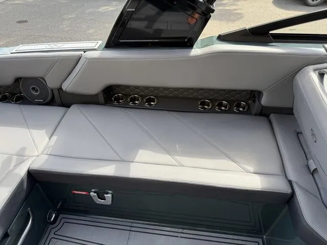 Slide: The Image of Cobalt R8 Surf 2026 - 11