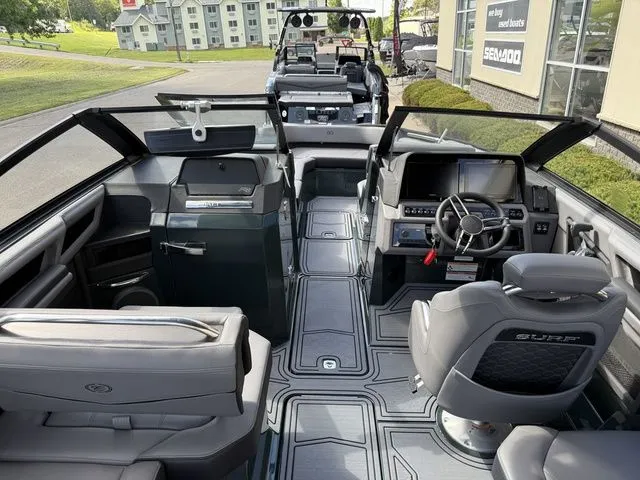 Slide: The Image of Cobalt R8 Surf 2026 - 16