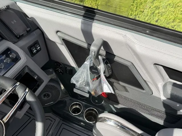 Slide: The Image of Cobalt R8 Surf 2026 - 27