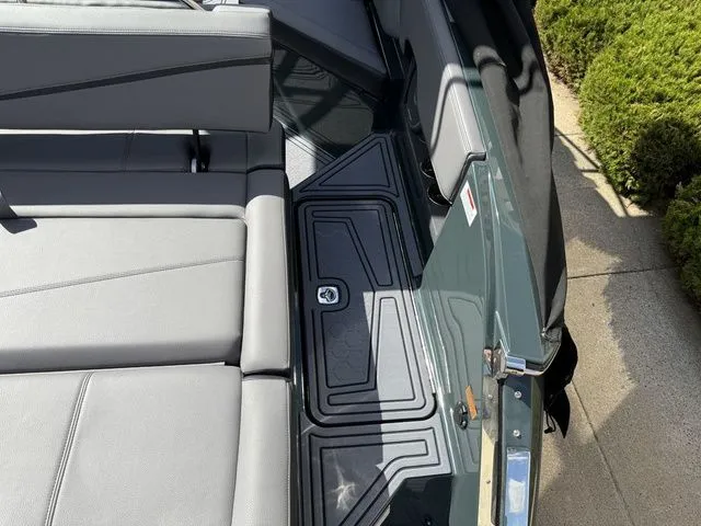 Slide: The Image of Cobalt R8 Surf 2026 - 8