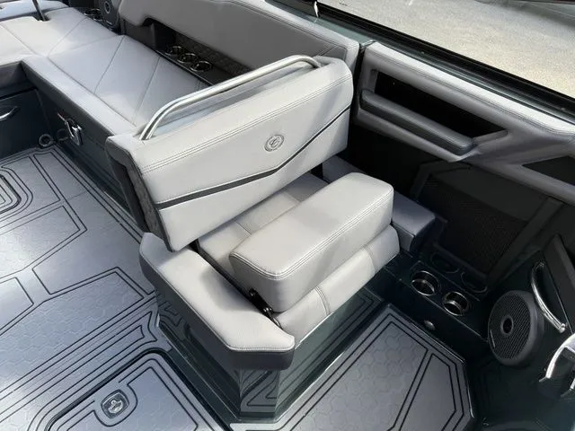 Slide: The Image of Cobalt R8 Surf 2026 - 18