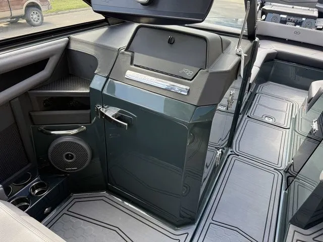 Slide: The Image of Cobalt R8 Surf 2026 - 19