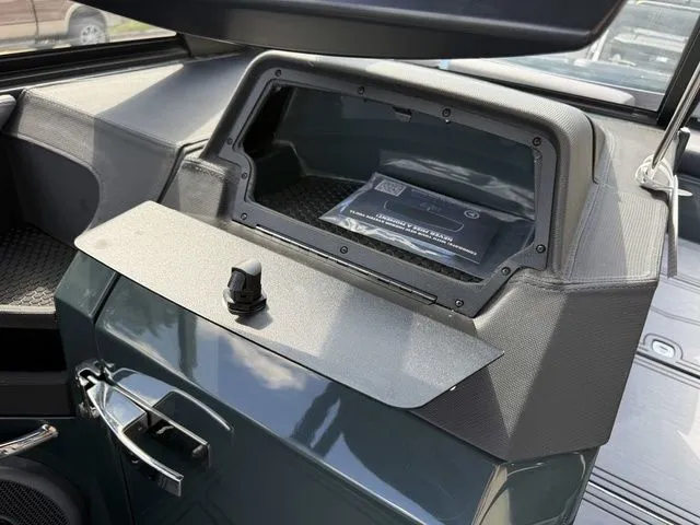 Slide: The Image of Cobalt R8 Surf 2026 - 20