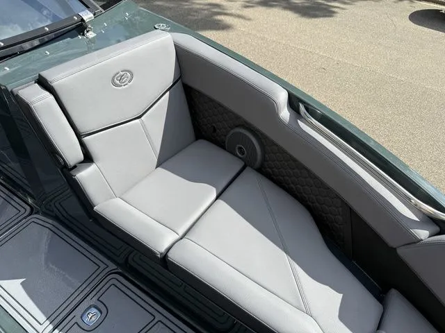 Slide: The Image of Cobalt R8 Surf 2026 - 32