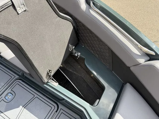 Slide: The Image of Cobalt R8 Surf 2026 - 33