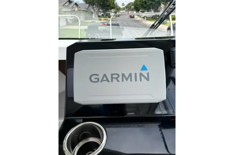 Slide: The Image of Garmin device on Jeanneau NC Weekender 695 Series 2, 2023 model dashboard. - 22