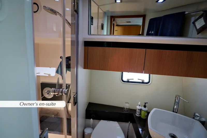 Slide: The Image of Guest cabin with twin beds in 2013 Fairline Squadron 42 yacht. - 27