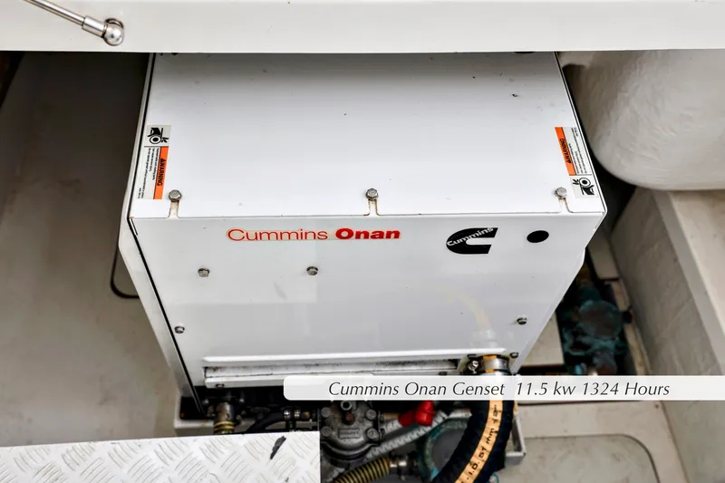Slide: The Image of Victron Energy output current meter on Fairline Squadron 42, 2013 model. - 31