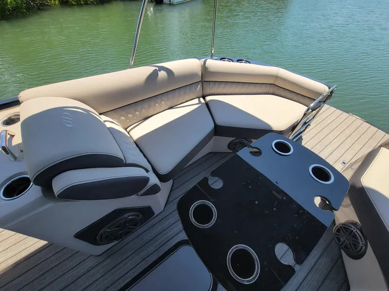 Slide: The Image of Harris 250 SL Crowne 2021 - 4