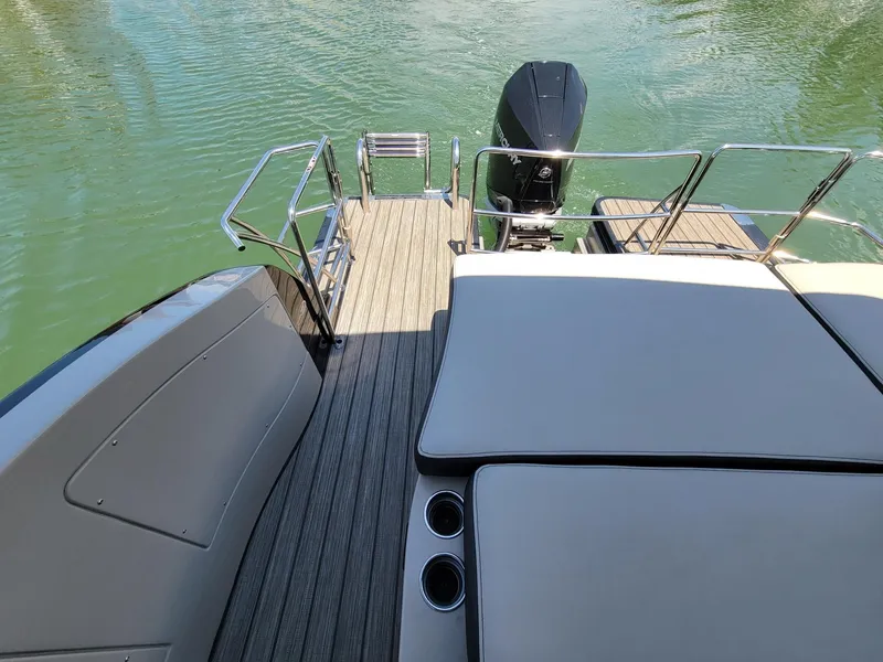 Slide: The Image of Harris 250 SL Crowne 2021 - 6