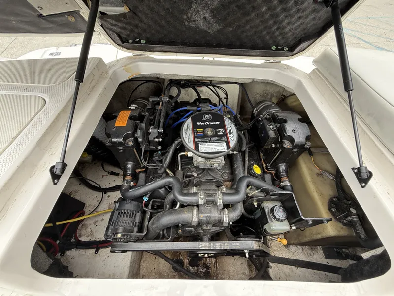 Slide: The Image of Chaparral 19 H2O Sport 2016 - 16