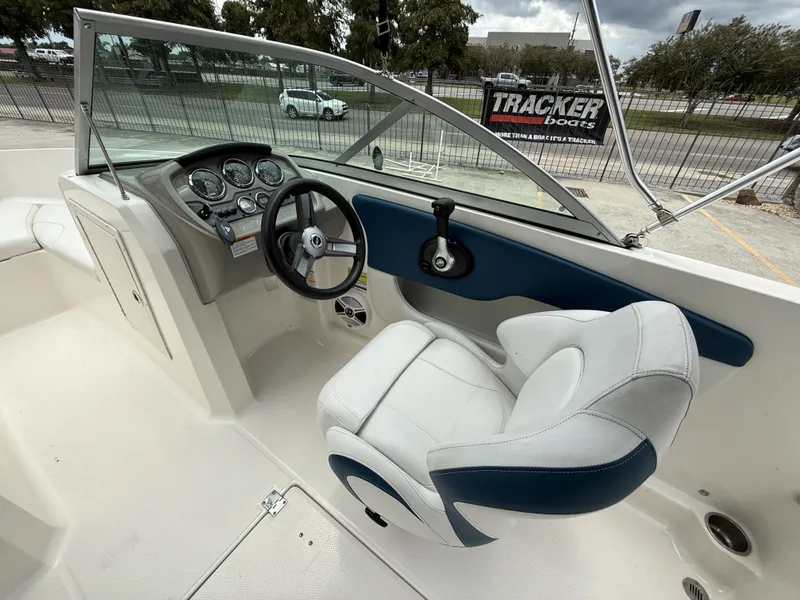 Slide: The Image of Chaparral 19 H2O Sport 2016 - 9