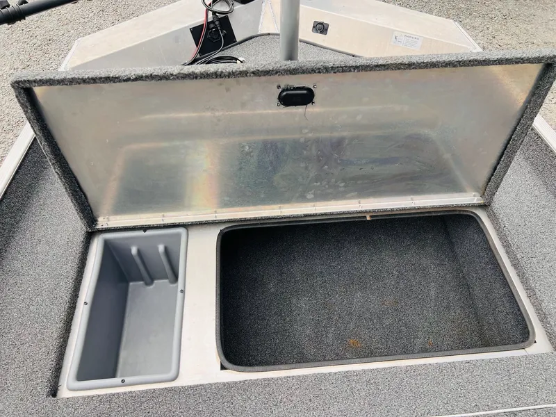 Slide: The Image of Crestliner 1700 Storm 2020 - 13