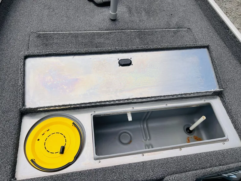 Slide: The Image of Crestliner 1700 Storm 2020 - 16