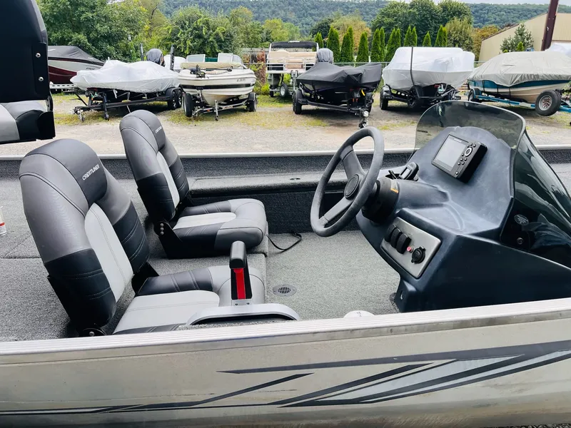 Slide: The Image of Crestliner 1700 Storm 2020 - 17