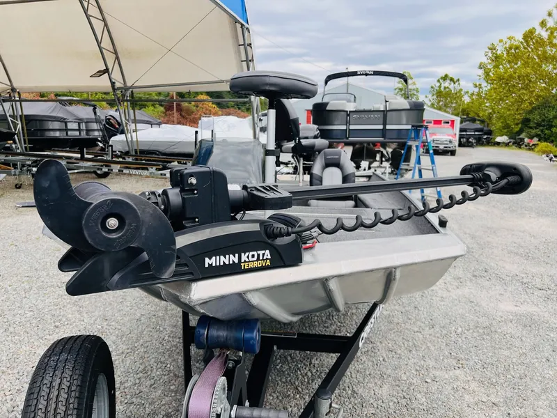 Slide: The Image of Crestliner 1700 Storm 2020 - 28