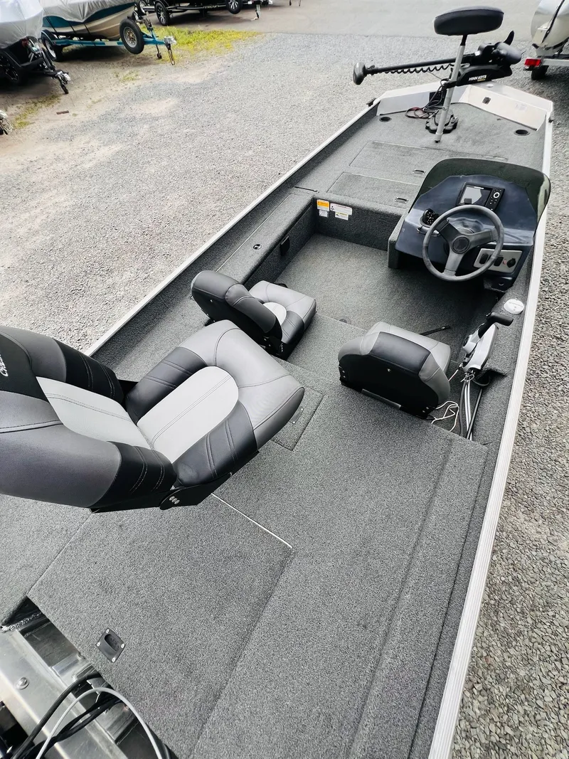 Slide: The Image of Crestliner 1700 Storm 2020 - 29