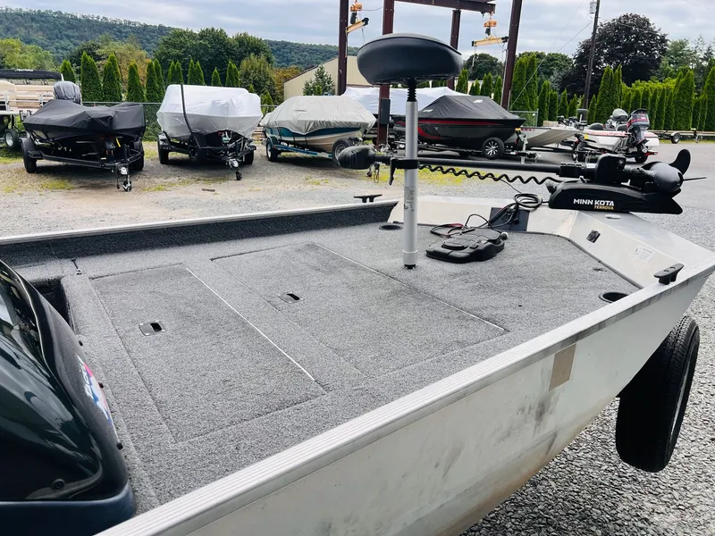 Slide: The Image of Crestliner 1700 Storm 2020 - 30