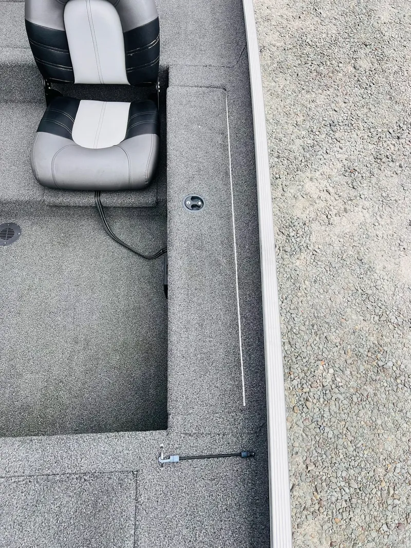 Slide: The Image of Crestliner 1700 Storm 2020 - 8