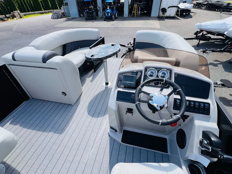 Slide: The Image of Sylvan Mirage 8520 CLZ DH 2026 - 18