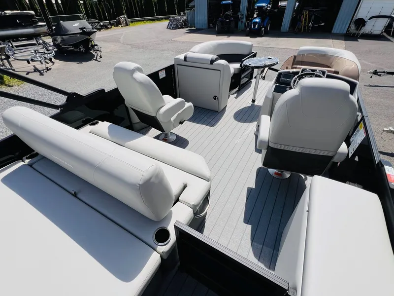 Slide: The Image of Sylvan Mirage 8520 CLZ DH 2026 - 24