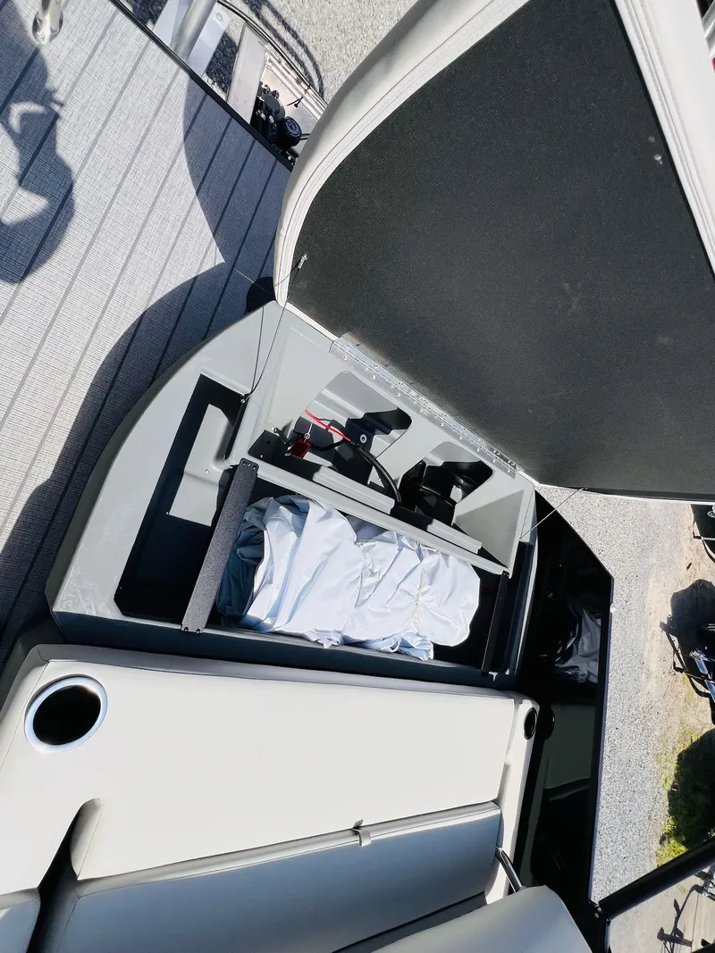 Slide: The Image of Sylvan Mirage 8520 CLZ DH 2026 - 32