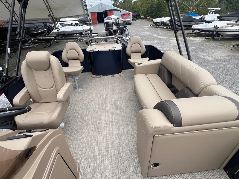 Slide: The Image of Sylvan Mirage 8520 Party Fish 2026 - 10