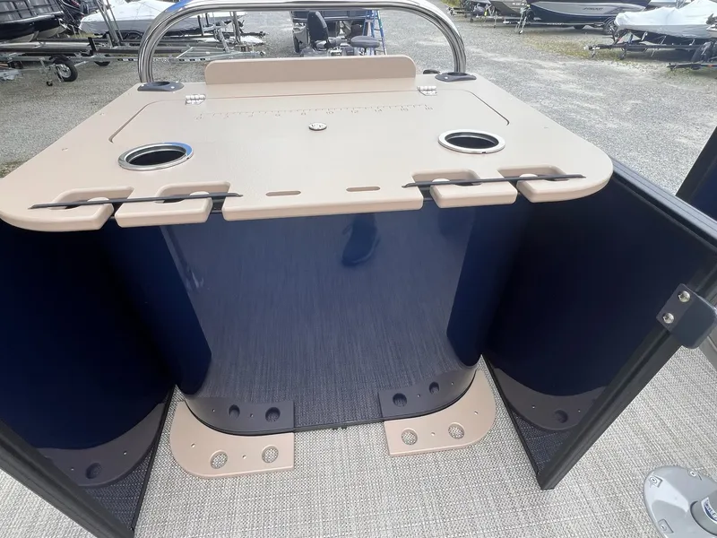 Slide: The Image of Sylvan Mirage 8520 Party Fish 2026 - 11