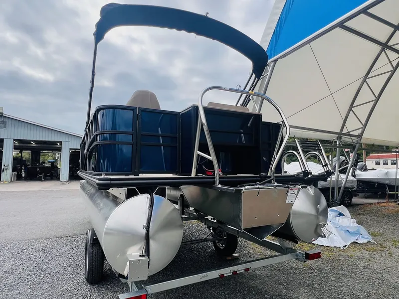 Slide: The Image of Sylvan Mirage 8520 Party Fish 2026 - 15