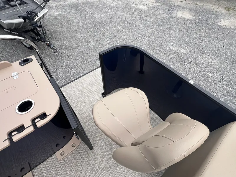 Slide: The Image of Sylvan Mirage 8520 Party Fish 2026 - 24