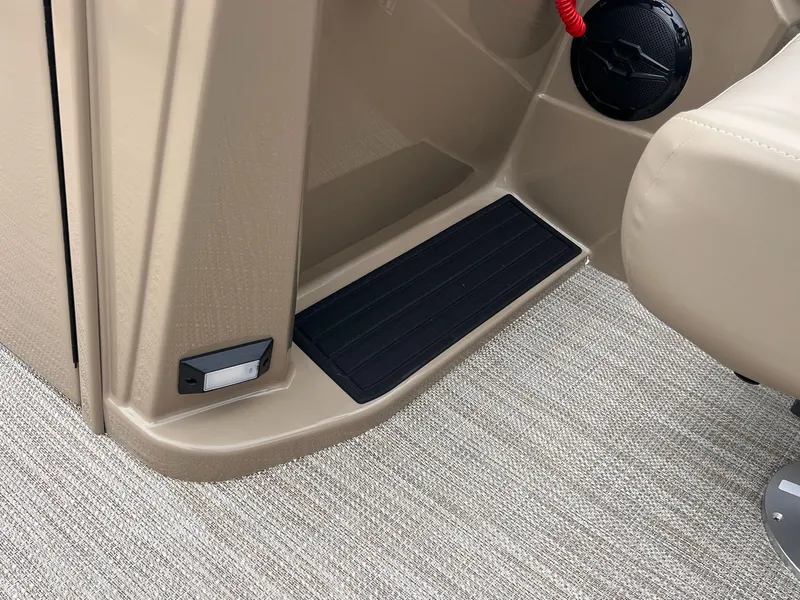 Slide: The Image of Sylvan Mirage 8520 Party Fish 2026 - 28