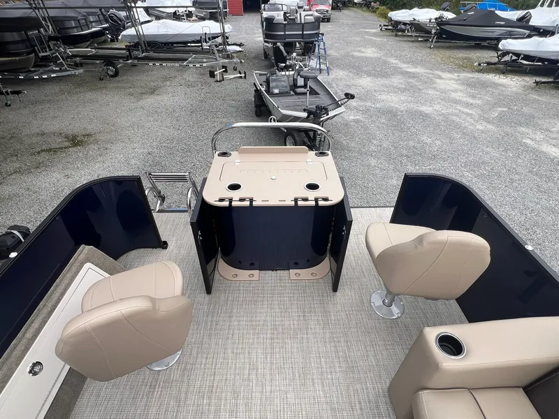 Slide: The Image of Sylvan Mirage 8520 Party Fish 2026 - 30