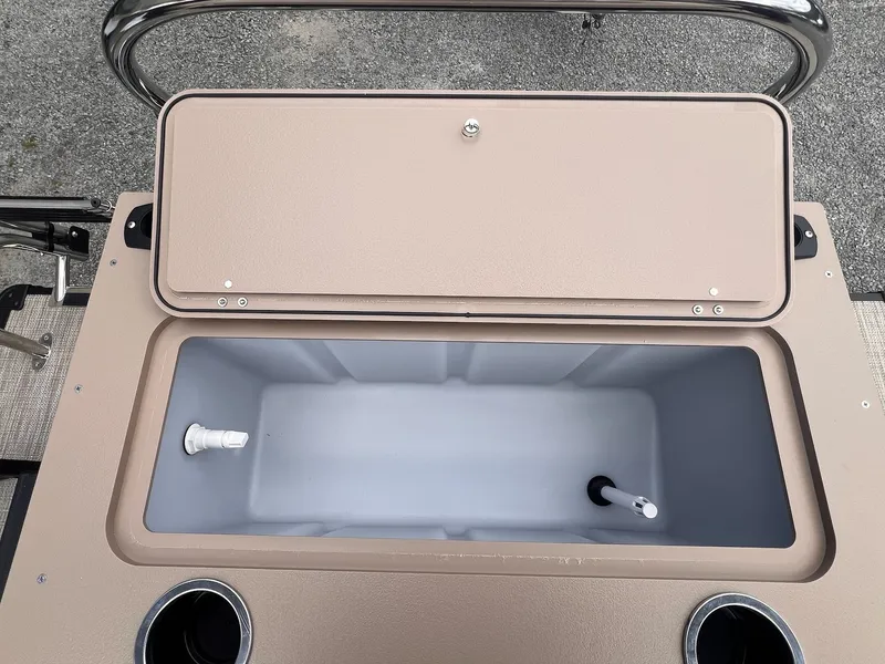 Slide: The Image of Sylvan Mirage 8520 Party Fish 2026 - 37