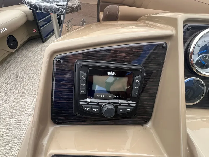 Slide: The Image of Sylvan Mirage 8520 Party Fish 2026 - 4