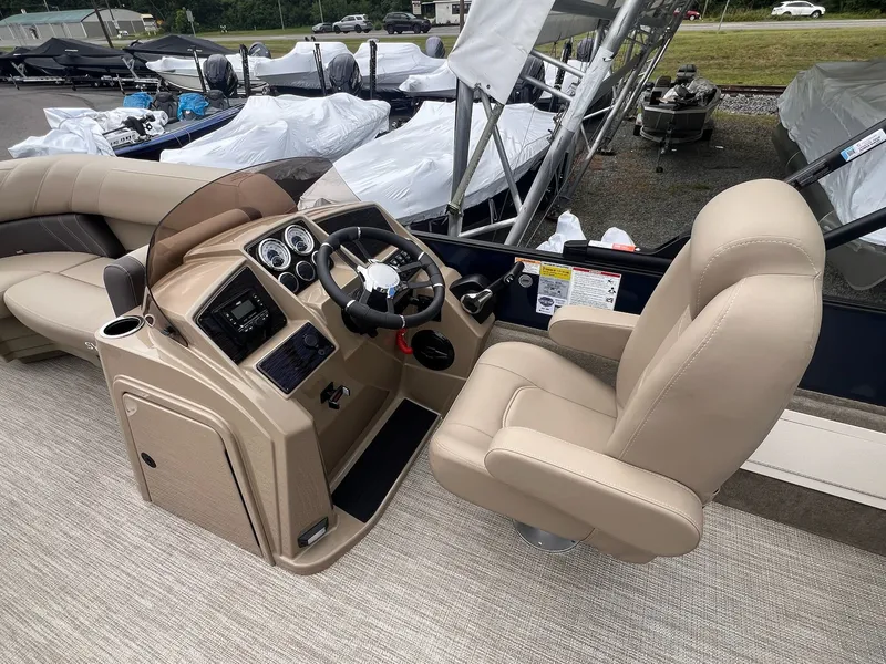 Slide: The Image of Sylvan Mirage 8520 Party Fish 2026 - 40