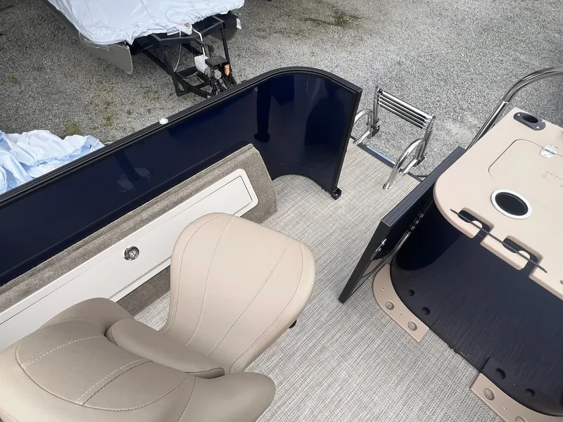 Slide: The Image of Sylvan Mirage 8520 Party Fish 2026 - 42