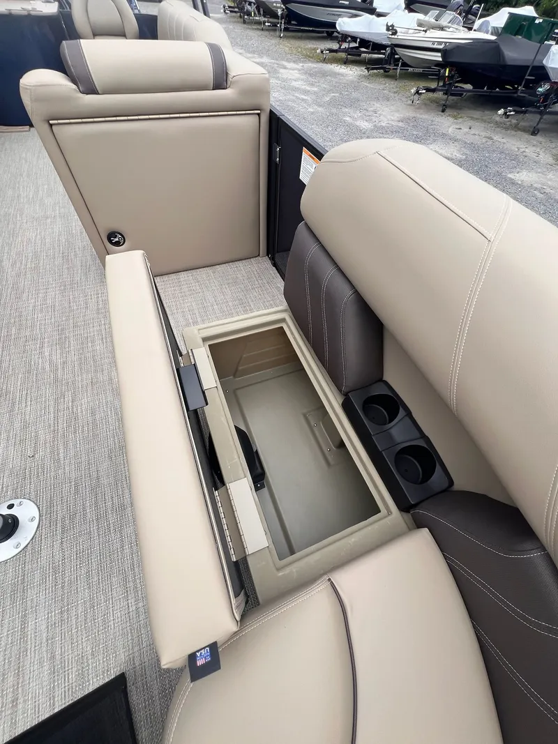 Slide: The Image of Sylvan Mirage 8520 Party Fish 2026 - 43