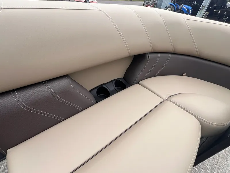 Slide: The Image of Sylvan Mirage 8520 Party Fish 2026 - 45