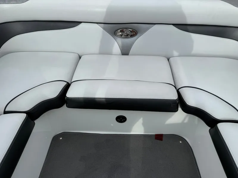 Slide: The Image of Centurion Avalanche C4 2013 - 15