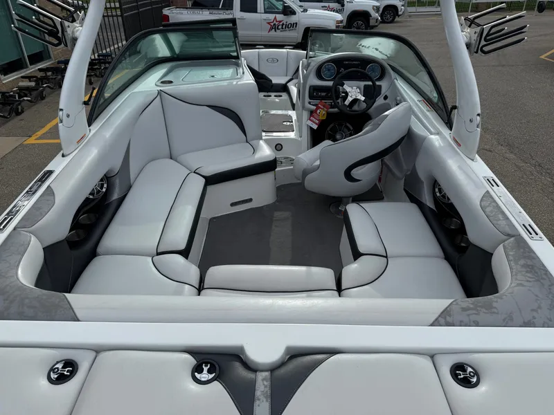 Slide: The Image of Centurion Avalanche C4 2013 - 16