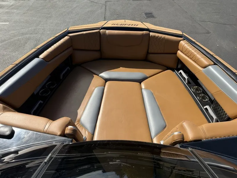 Slide: The Image of Malibu M220 2022 - 14