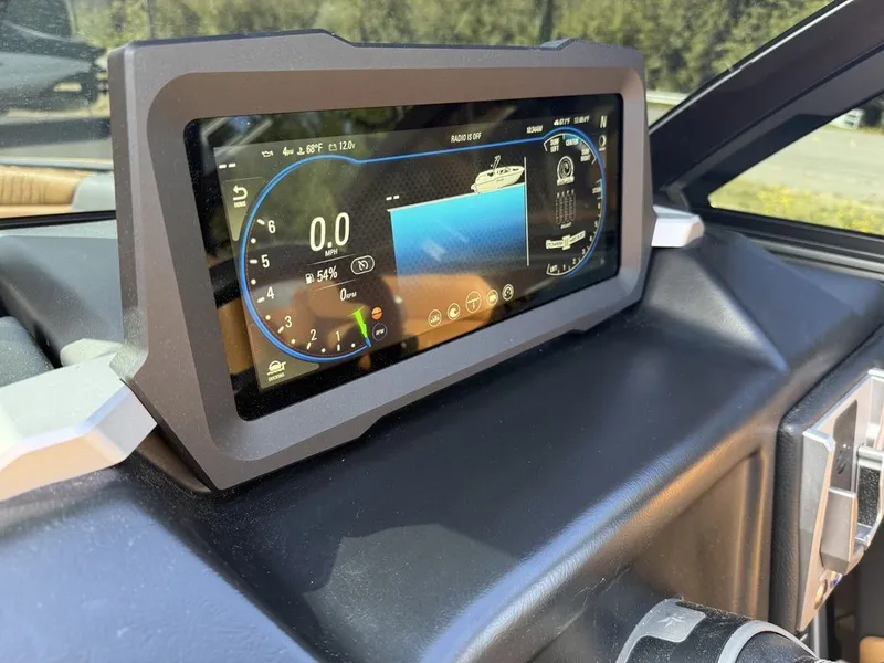 Slide: The Image of Malibu M220 2022 - 16