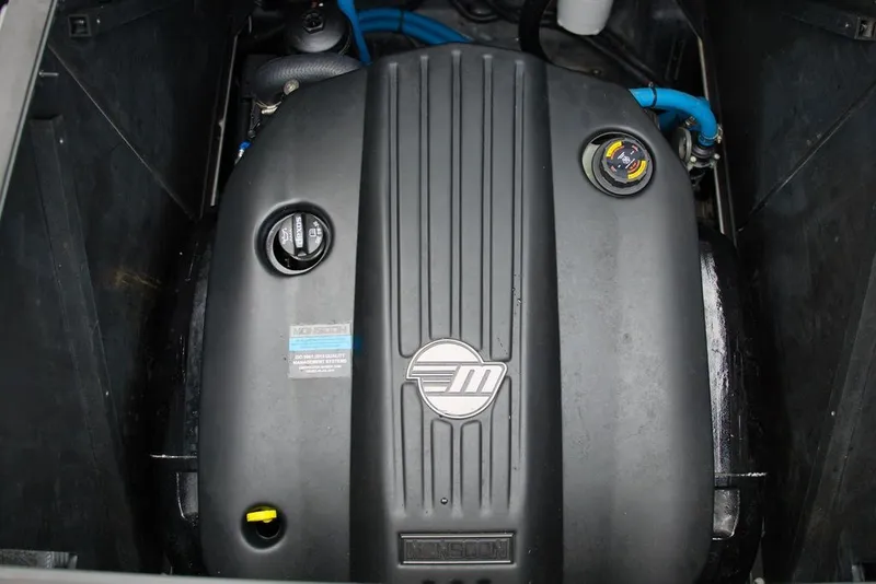 Slide: The Image of Malibu M220 2022 - 21