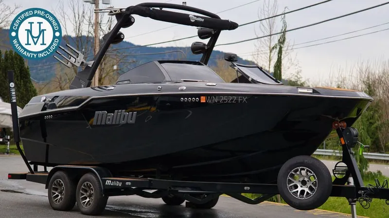 Slide: The Image of Malibu M220 2022 - 25