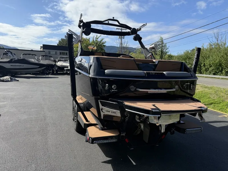 Slide: The Image of Malibu M220 2022 - 3