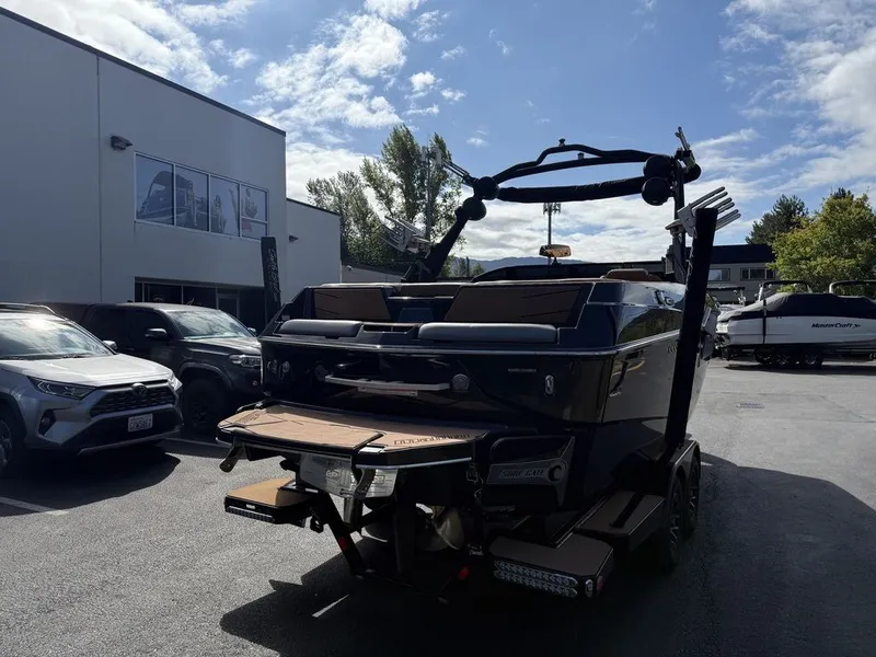 Slide: The Image of Malibu M220 2022 - 6