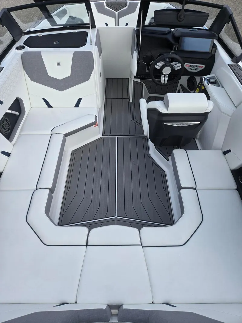 Slide: The Image of Nautique Super Air Nautique GS20 2026 - 10