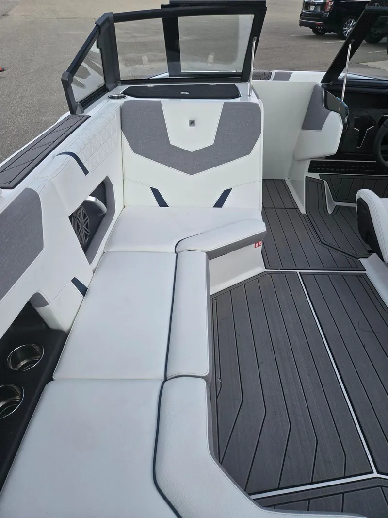 Slide: The Image of Nautique Super Air Nautique GS20 2026 - 11
