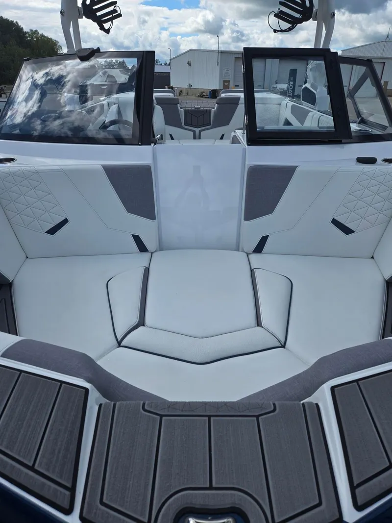 Slide: The Image of Nautique Super Air Nautique GS20 2026 - 16