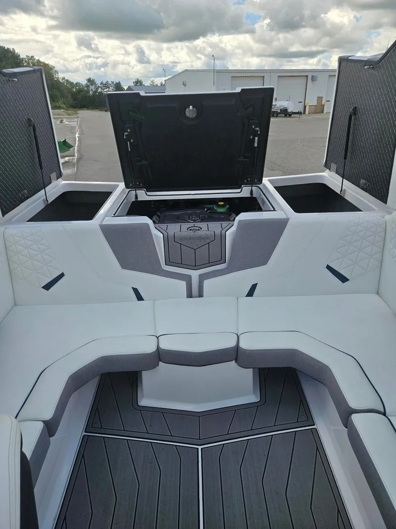 Slide: The Image of Nautique Super Air Nautique GS20 2026 - 25